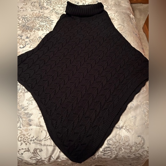BCBG Maxazaria Black turtle neck poncho size S/M - Picture 1 of 1